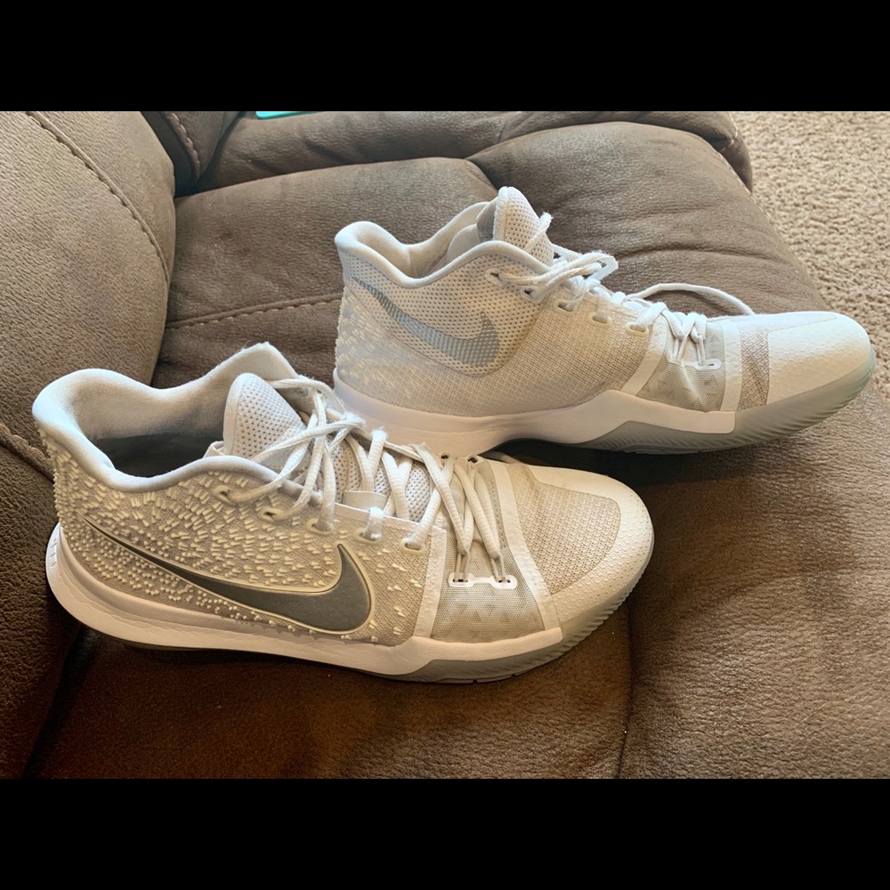 Nike Kyrie 3 Chrome White Silver Icy Mens Sz 10